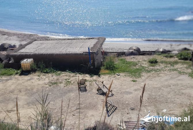 Shitet truall ne bregdet , 1.600 m2 (Currila)