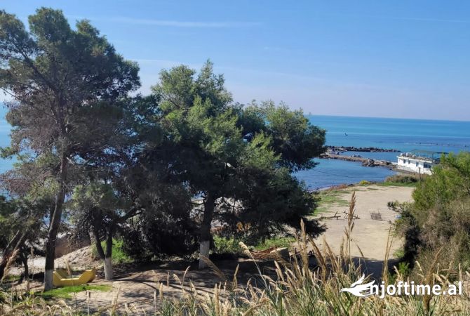 Truall ose Toke  ne Durres - 1,400,000 Euro