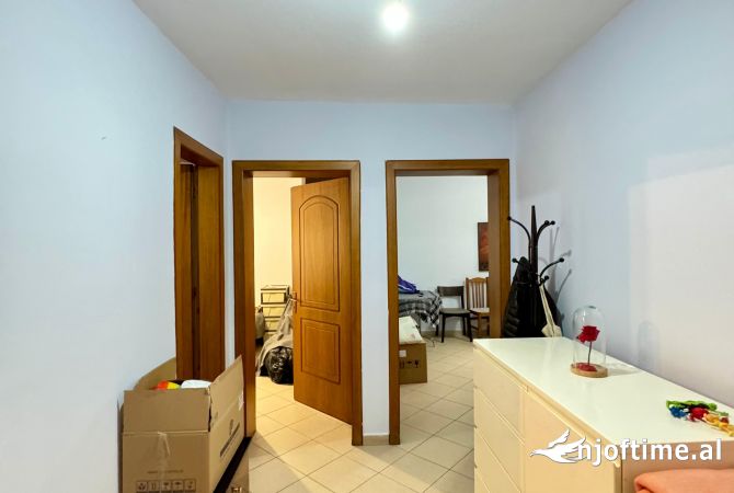 Shtepi ne shitje Apartament ne Tirane, 1+1, Mobilimi E mobiluar, Pagesa 85,001  Euro.