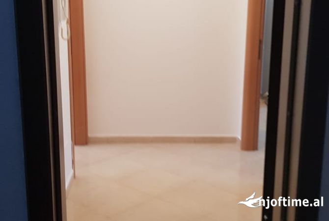 Shtepi ne shitje Apartament ne Tirane, 1+1, Mobilimi Bosh, pa mobiluar, Pagesa 82,500  Euro.