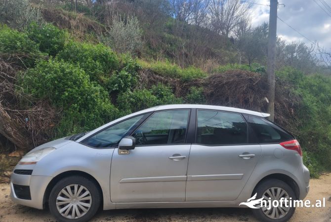 Makina ne shitje ne Berat - 5,700 Euro