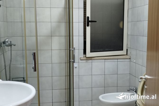 Shtepi me qera 2+1 ne Tirane - 550 Euro