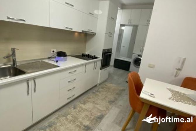 Shtepi me qera Apartament ne Tirane, 2+1, Mobilimi E mobiluar, Pagesa 750  Euro.