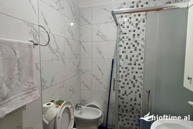 Shtepi me qera Apartament ne Tirane, 2+1, Mobilimi E mobiluar, Pagesa 40,000  Leke.
