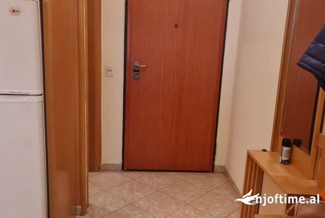 Shtepi me qera Apartament ne Tirane, 2+1, Mobilimi E mobiluar, Pagesa 550  Euro.