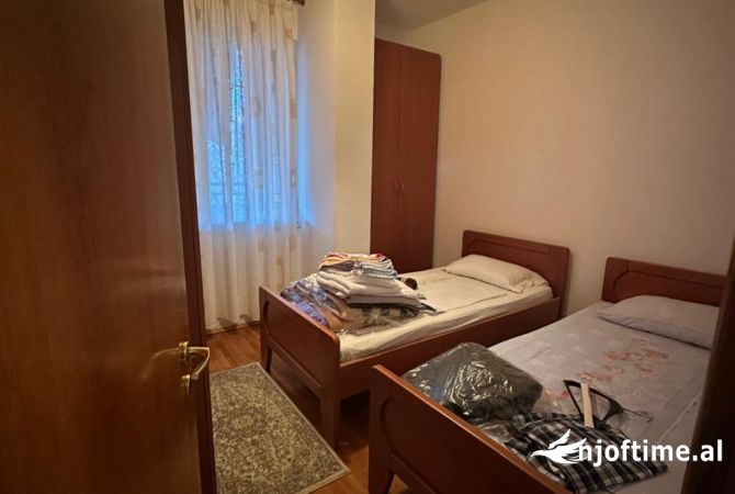 Shtepi me qera Apartament ne Tirane, 2+1, Mobilimi E mobiluar, Pagesa 700  Euro.