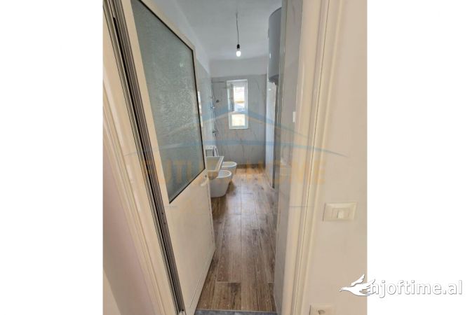 Shtepi ne shitje Apartament ne Tirane, 2+1, Mobilimi Bosh, pa mobiluar, Pagesa 129,000  Euro.