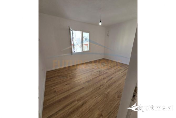 Shtepi ne shitje Apartament ne Tirane, 2+1, Mobilimi Bosh, pa mobiluar, Pagesa 129,000  Euro.