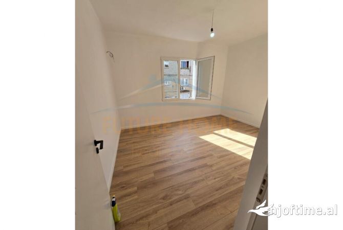 Shtepi ne shitje Apartament ne Tirane, 2+1, Mobilimi Bosh, pa mobiluar, Pagesa 129,000  Euro.