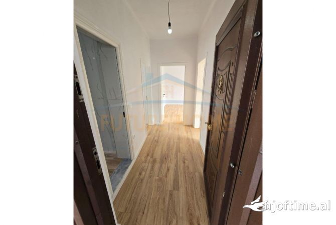 Shtepi ne shitje Apartament ne Tirane, 2+1, Mobilimi Bosh, pa mobiluar, Pagesa 129,000  Euro.