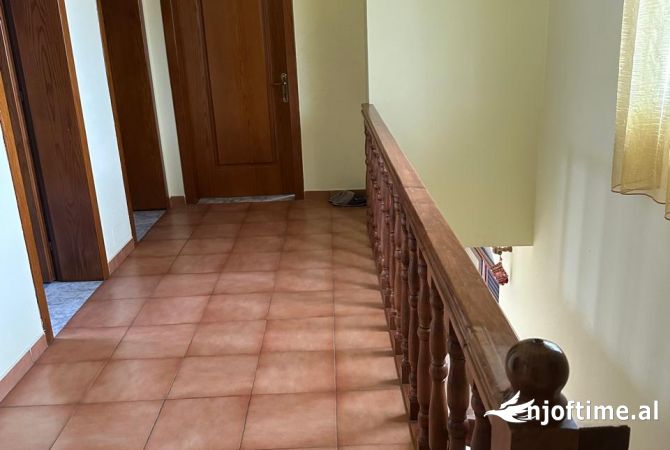 Shtepi me qera 2+1 ne Tirane - 400 Euro