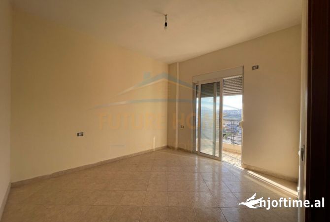 Shtepi ne shitje Apartament ne Tirane, 3+1, Mobilimi Bosh, pa mobiluar, Pagesa 140,000  Euro.