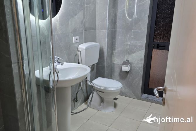 Shtepi me qera Apartament ne Tirane, 1+1, Mobilimi E mobiluar, Pagesa 50,000  Leke.