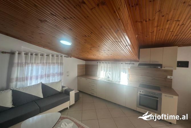 Shtepi me qera 2+1 ne Tirane - 38,000 Leke