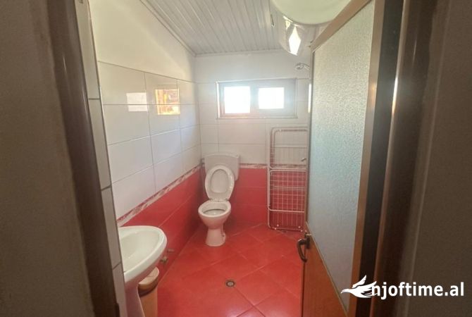 Shtepi me qera Shtepi Private ne Tirane, 2+1, Mobilimi E mobiluar, Pagesa 38,000  Leke.