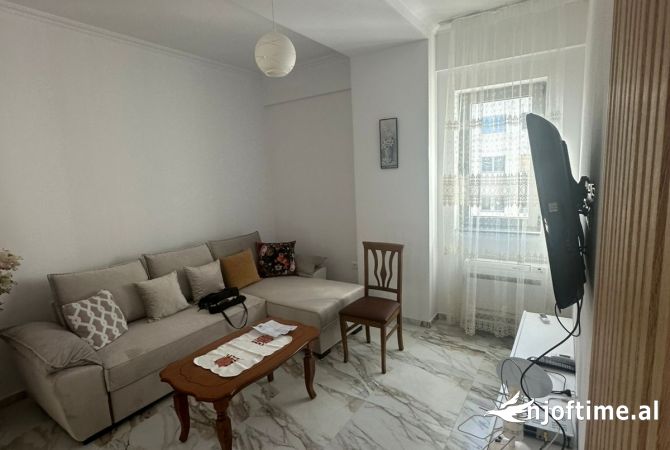 Shtepi me qera Apartament ne Tirane, 2+1, Mobilimi E mobiluar, Pagesa 700  Euro.