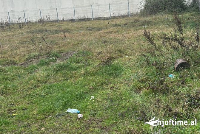 Truall ose Toke  ne Tirane - 54,000 Euro