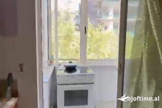 Shtepi me qera Apartament ne Tirane, 2+1, Mobilimi E mobiluar, Pagesa 650  Euro.