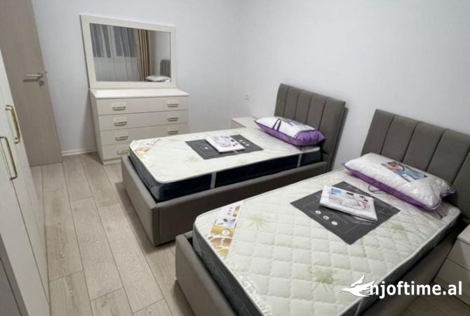 Shtepi me qera Apartament ne Tirane, 2+1, Mobilimi E mobiluar, Pagesa 650  Euro.