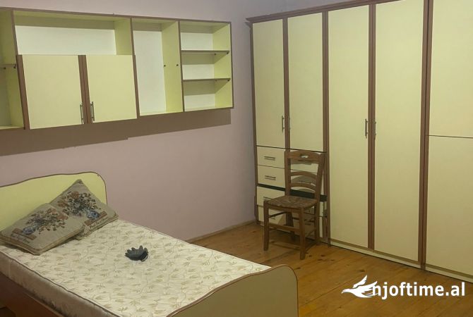 Shtepi me qera 2+1 ne Tirane - 40,000 Leke