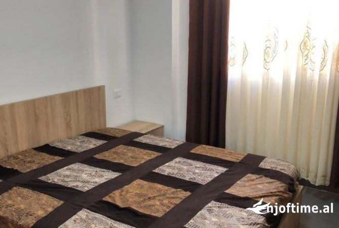 Shtepi me qera Apartament ne Tirane, 1+1, Mobilimi E mobiluar, Pagesa 380  Euro.