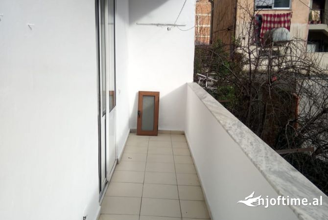 Shtepi me qera Apartament ne Tirane, Garsoniere, Mobilimi E mobiluar, Pagesa 400  Euro.