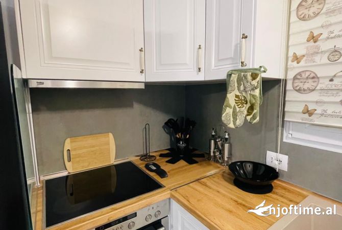 Shtepi me qera Apartament ne Tirane, 2+1, Mobilimi E mobiluar, Pagesa 650  Euro.