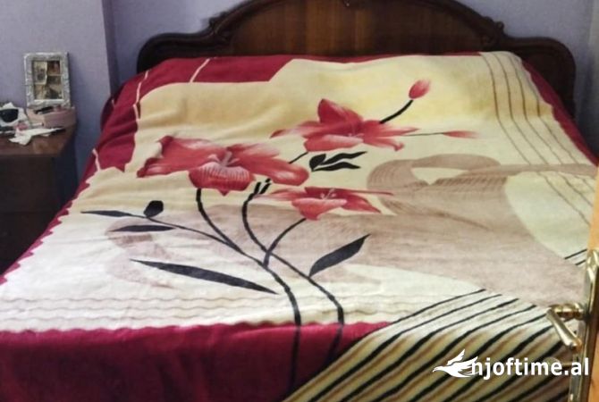 Shtepi me qera Apartament ne Tirane, 2+1, Mobilimi E mobiluar, Pagesa 300  Euro.