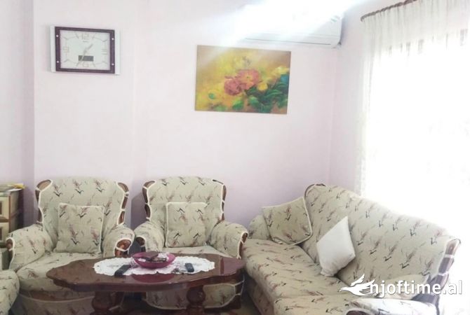 Shtepi me qera 2+1 ne Tirane - 300 Euro