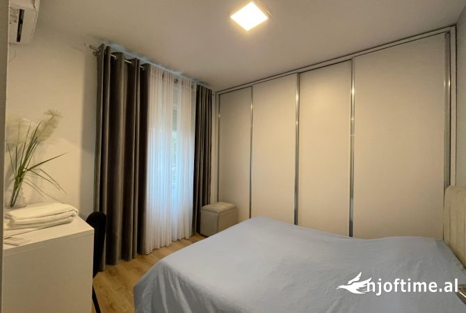 Shtepi me qera Apartament ne Tirane, 1+1, Mobilimi E mobiluar, Pagesa 550  Euro.