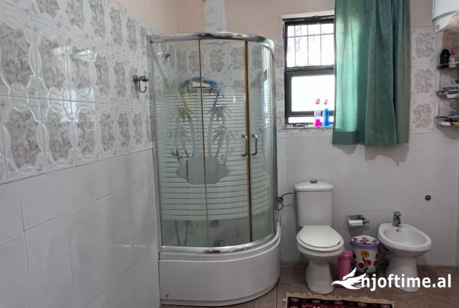 Shtepi me qera Shtepi Private ne Tirane, 2+1, Mobilimi E mobiluar, Pagesa 45,000  Leke.