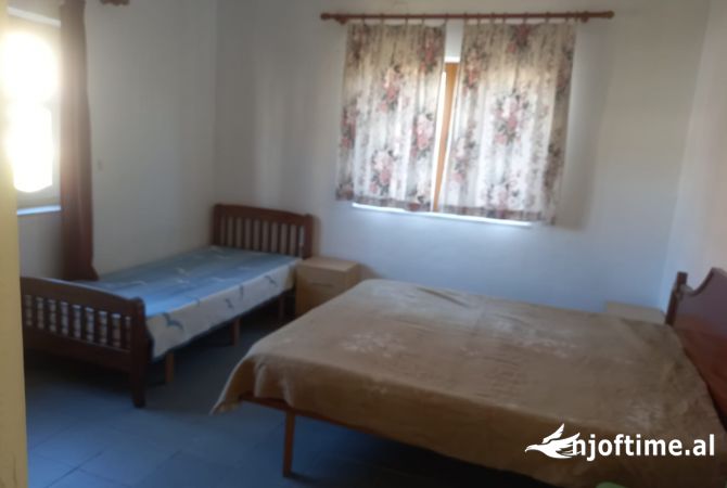 Shtepi me qera Shtepi Private ne Tirane, 3+1, Mobilimi E mobiluar, Pagesa 600  Euro.