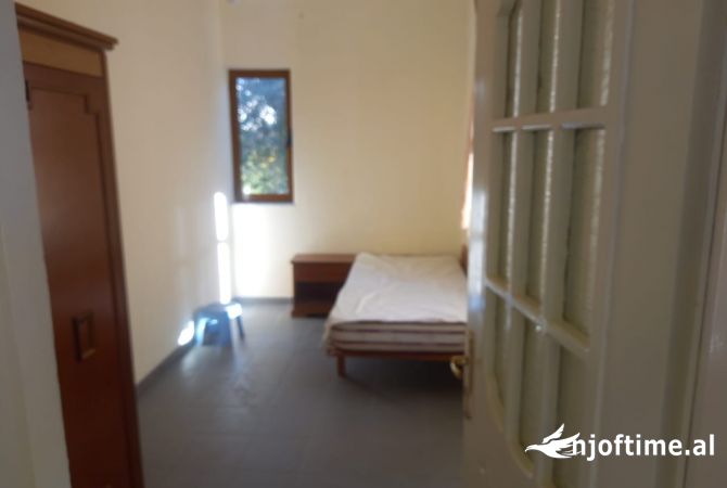 Shtepi me qera Shtepi Private ne Tirane, 3+1, Mobilimi E mobiluar, Pagesa 600  Euro.