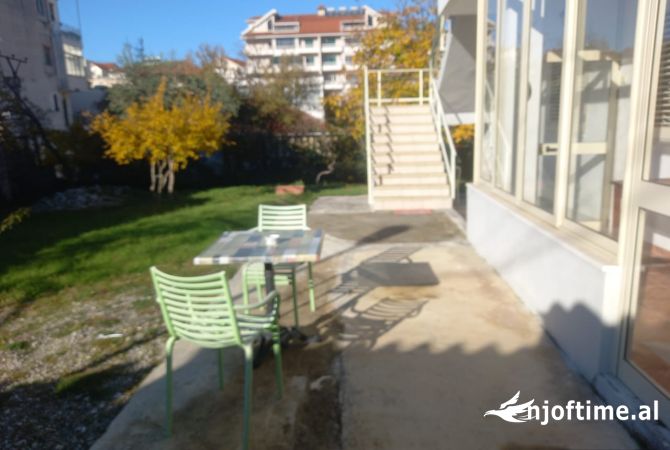 Shtepi me qera Shtepi Private ne Tirane, 3+1, Mobilimi E mobiluar, Pagesa 600  Euro.