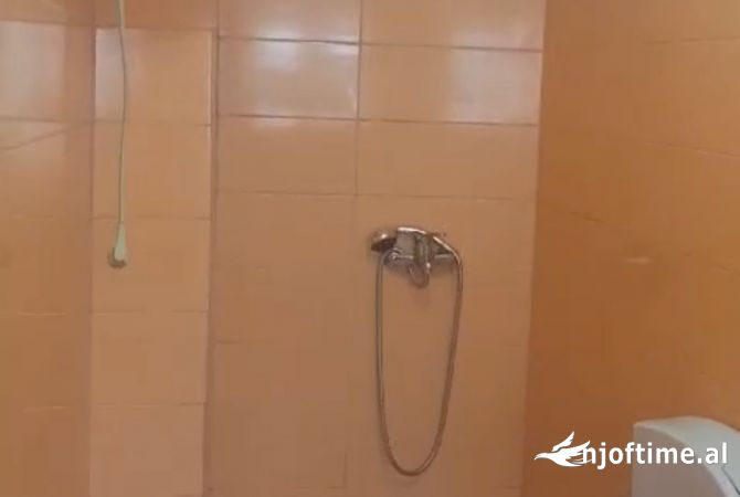 Shtepi me qera Shtepi Private ne Tirane, 1+1, Mobilimi E mobiluar, Pagesa 25,000  Leke.