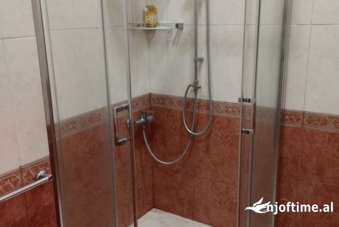 Shtepi me qera Shtepi Private ne Tirane, 3+1, Mobilimi E mobiluar, Pagesa 600  Euro.