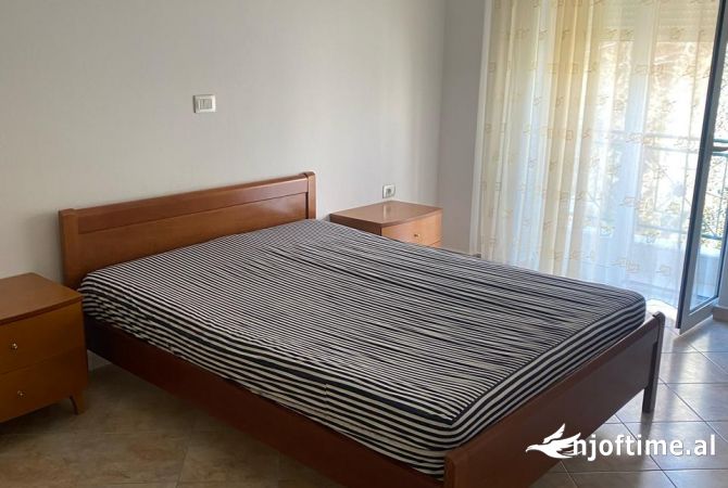 Shtepi me qera Shtepi Private ne Tirane, 3+1, Mobilimi E mobiluar, Pagesa 50,000  Leke.