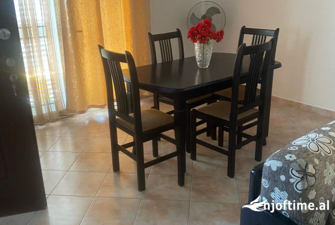 Shtepi me qera Shtepi Private ne Tirane, 3+1, Mobilimi E mobiluar, Pagesa 50,000  Leke.