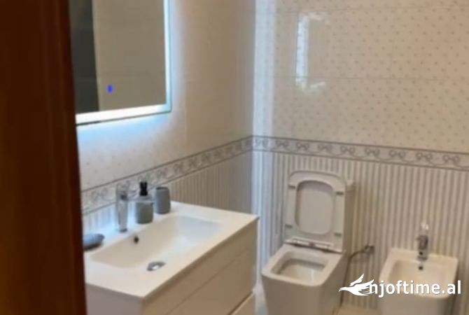 Shtepi me qera Apartament ne Tirane, 2+1, Mobilimi E mobiluar, Pagesa 70,000  Leke.