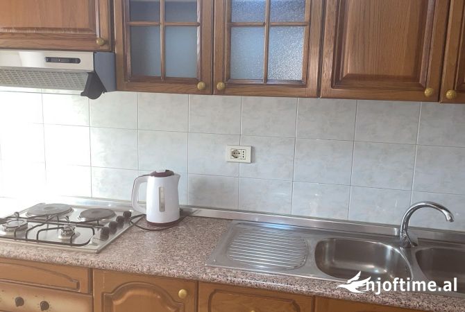 Shtepi me qera Apartament ne Tirane, 1+1, Mobilimi E mobiluar, Pagesa 450  Euro.