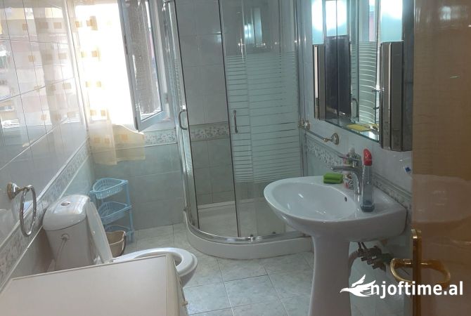 Shtepi me qera Apartament ne Tirane, 1+1, Mobilimi E mobiluar, Pagesa 450  Euro.