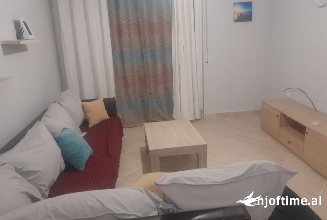 Shtepi me qera Apartament ne Tirane, 2+1, Mobilimi E mobiluar, Pagesa 55,000  Leke.