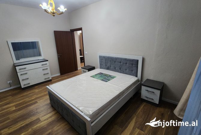 Shtepi me qera Apartament ne Tirane, 2+1, Mobilimi E mobiluar, Pagesa 650  Euro.