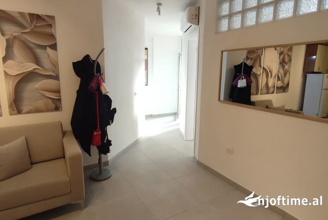 Ambient biznesi me qera 3+1 ne Tirane - 700 Euro