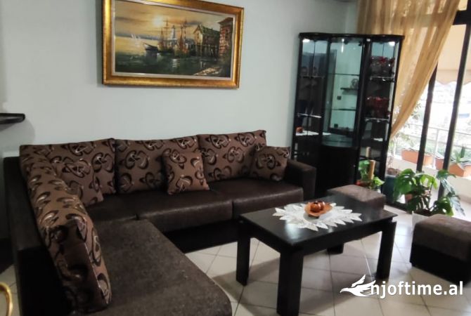 Shtepi me qera Shtepi Private ne Tirane, 2+1, Mobilimi E mobiluar, Pagesa 45,000  Leke.