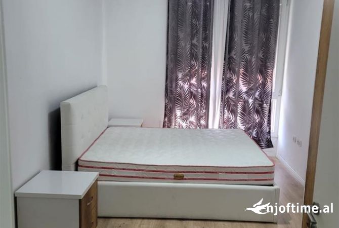 Shtepi me qera Apartament ne Tirane, 1+1, Mobilimi E mobiluar, Pagesa 400  Euro.