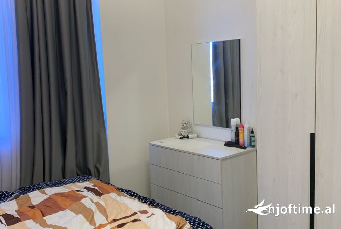 Shtepi me qera Apartament ne Tirane, 2+1, Mobilimi Pjeserisht e mobiluar, Pagesa 300  Euro.