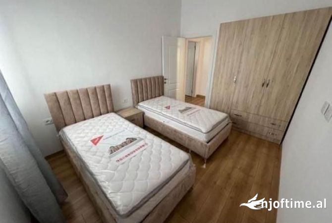 Shtepi me qera Duplex(shtepi me 2 kate) ne Tirane, 2+1, Mobilimi E mobiluar, Pagesa 40,000  Leke.