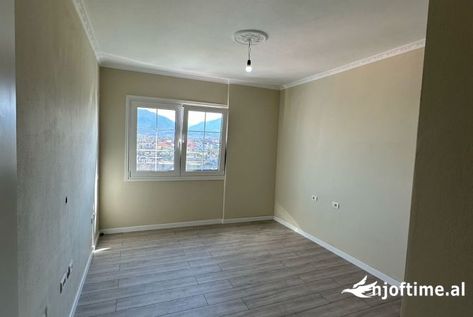 Shtepi ne shitje Apartament ne Tirane, 3+1, Mobilimi Bosh, pa mobiluar, Pagesa 132,000  Euro.