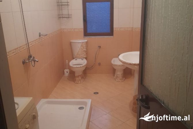 Shtepi me qera 2+1 ne Tirane - 35,000 Leke